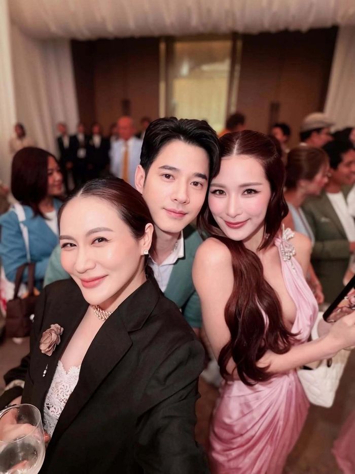 Tài tử Mario Maurer sánh đôi bạn gái lâu năm - ca sĩ, diễn viên Junji Junpitakchai.
