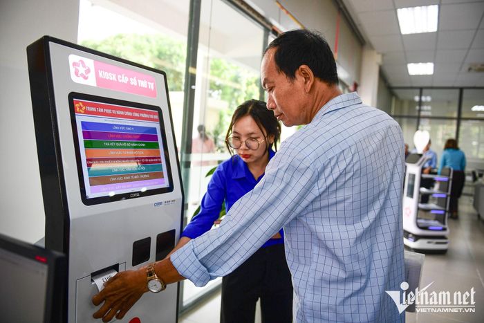 Quyết định của Thủ tướng định hướng mục tiêu mức độ hài lòng của người dân, doanh nghiệp đạt từ 99% trở lên. Ảnh: Nguyễn Huế