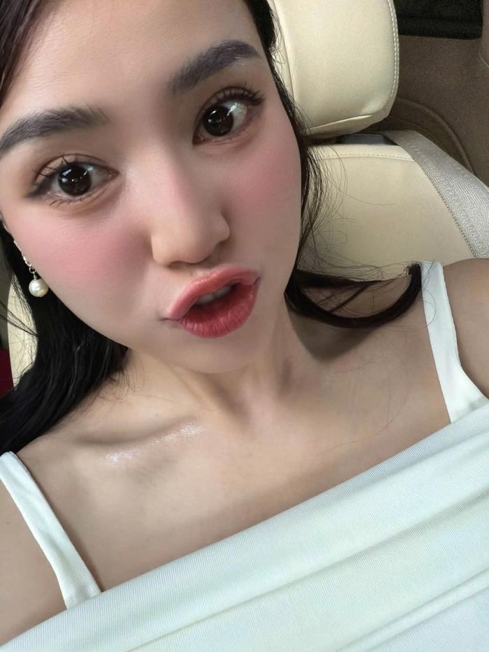 Diễn viên Lan Ngọc hào hứng khoe hình ảnh nhí nhảnh.