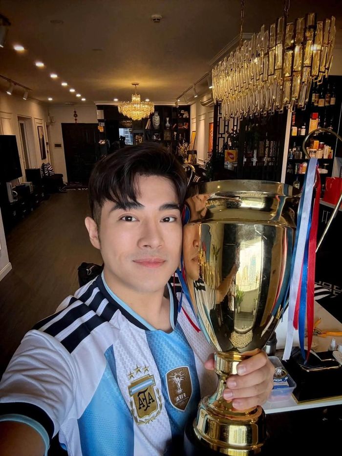 Ca sĩ Minh Quân dự đoán Argentina sẽ vô địch World Cup 2 kỳ liên tiếp, kêu gọi các fan hâm mộ Messi cùng hưởng ứng.
