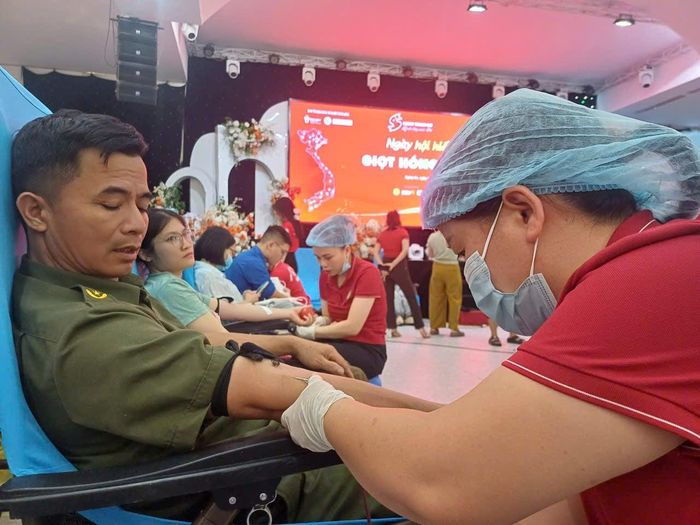 "Mỗi giọt máu cho đi, một cuộc đời ở lại"