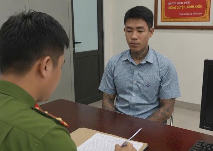 Đối tượng Nguyễn Sỹ Tuyên tại Cơ quan Công an.