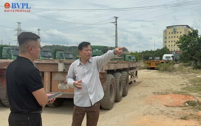  Phóng viên báo Bảo vệ pháp luật tìm hiểu thực tế tại hiện trường thực hiện dự án.
