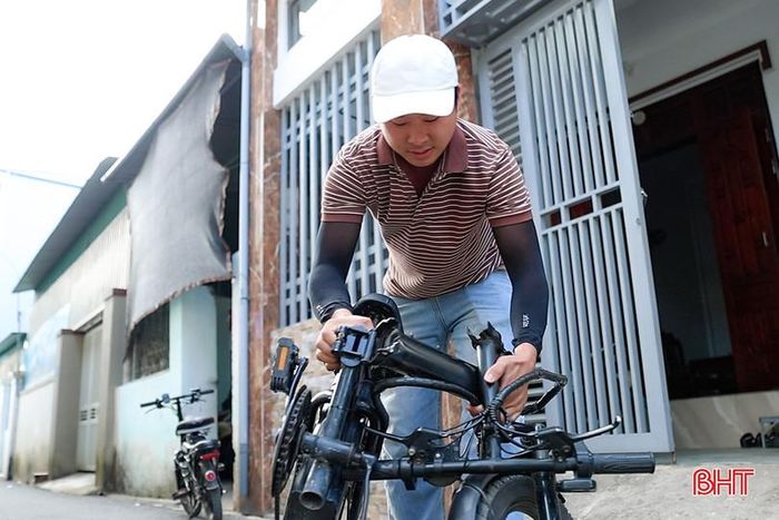 Nhỏ gọn, linh hoạt là ưu điểm của chiếc xe đạp gấp gọn được anh Lê Quang Hùng tin dùng.
