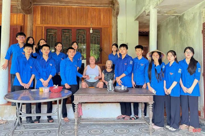 Mỗi phần việc, mỗi công trình và mỗi hành động tri ân không chỉ góp phần chăm lo đời sống người có công mà còn lan tỏa những giá trị tốt đẹp, bồi đắp lòng yêu nước và trách nhiệm của thế hệ trẻ đối với sự nghiệp xây dựng, bảo vệ quê hương, đất nước.