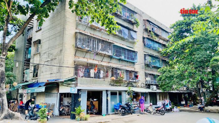 Nhà tái định cư đã xuống cấp cần được xây dựng lại tại TP Hồ Chí Minh.