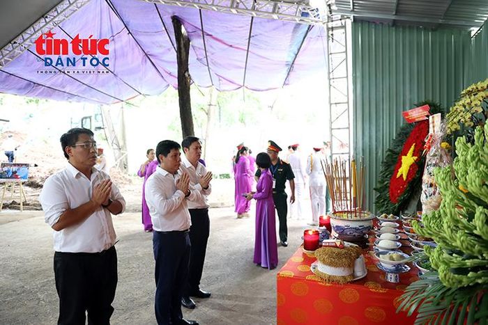 Những tấm lòng hướng về các anh hùng liệt sĩ.
