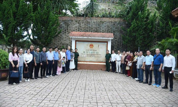 Đoàn công tác thăm Di tích lịch sử lưu niệm Trung đoàn 52 Tây Tiến (Mộc Châu).