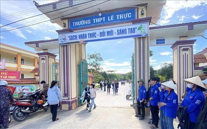 Cơ quan An ninh điều tra, Công an tỉnh Quảng Trị đã ra quyết định khởi tố vụ án “Lợi dụng chức vụ, quyền hạn trong khi thi hành công vụ” xảy ra tại điểm thi Trường Trung học phổ thông Lê Trực, xã Tuyên Hóa trong kỳ thi tốt nghiệp Trung học phổ thông quốc gia năm 2026. Ảnh: TTXVN phát