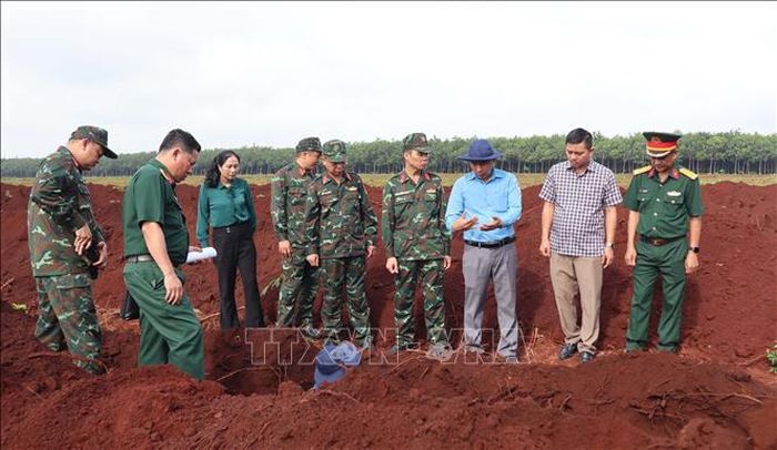 Bộ Chỉ huy quân sự thành phố Đồng Nai đã huy động tối đa nhân lực, phương tiện, tổ chức chia ca, chia kíp làm việc liên tục cả ngày lẫn đêm để mở rộng phạm vi tìm kiếm, phấn đấu sớm quy tập các hài cốt liệt sĩ, đưa về an táng trang trọng tại nghĩa trang liệt sĩ.