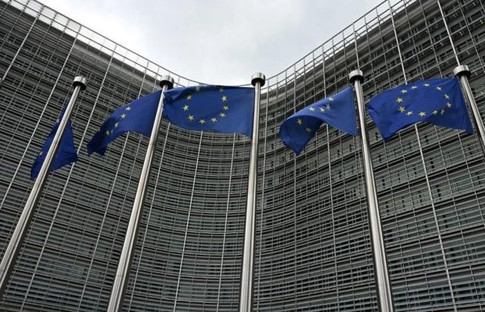 Cờ Liên minh châu Âu trước tòa nhà Berlaymont, trụ sở Ủy ban châu Âu, ở Brussels vào ngày 9/6/2026. (Ảnh: Nicolas TUCAT/AFP qua Kyivpost)
