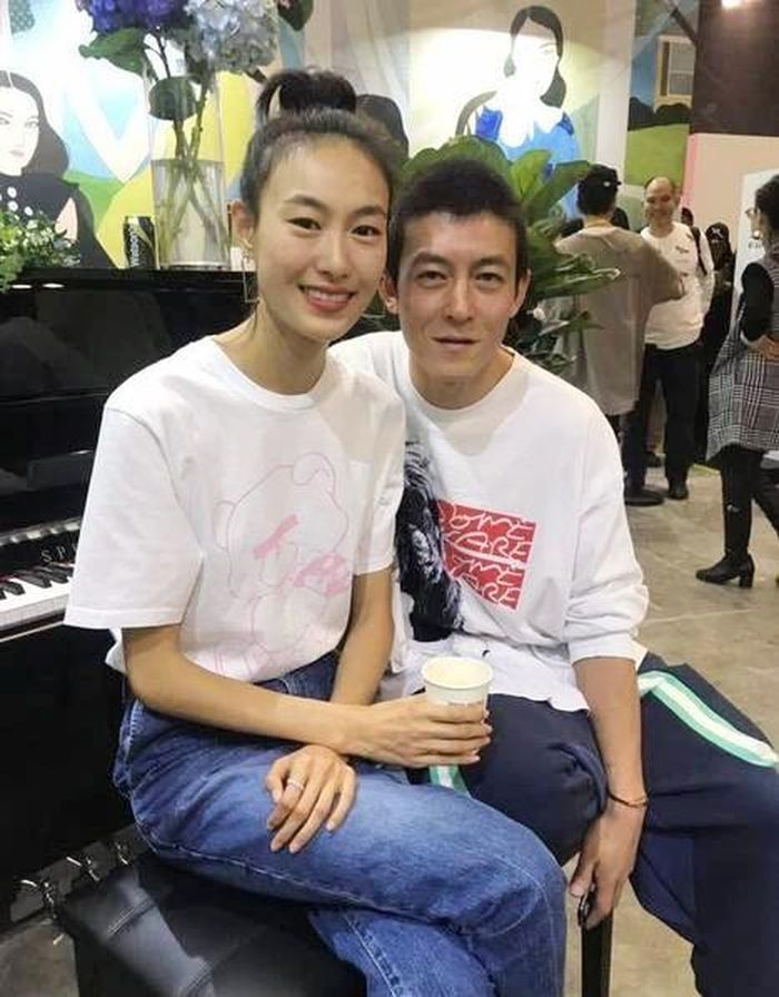 Trần Quán Hy kết hôn với siêu mẫu Tần Thư Bồi vào năm 2007.