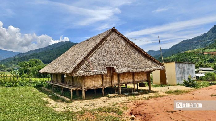 Mặc dù không còn phổ biến nhưng việc treo đầu trâu tại nhà rông vẫn được gìn giữ như một biểu tượng văn hóa của cộng đồng.