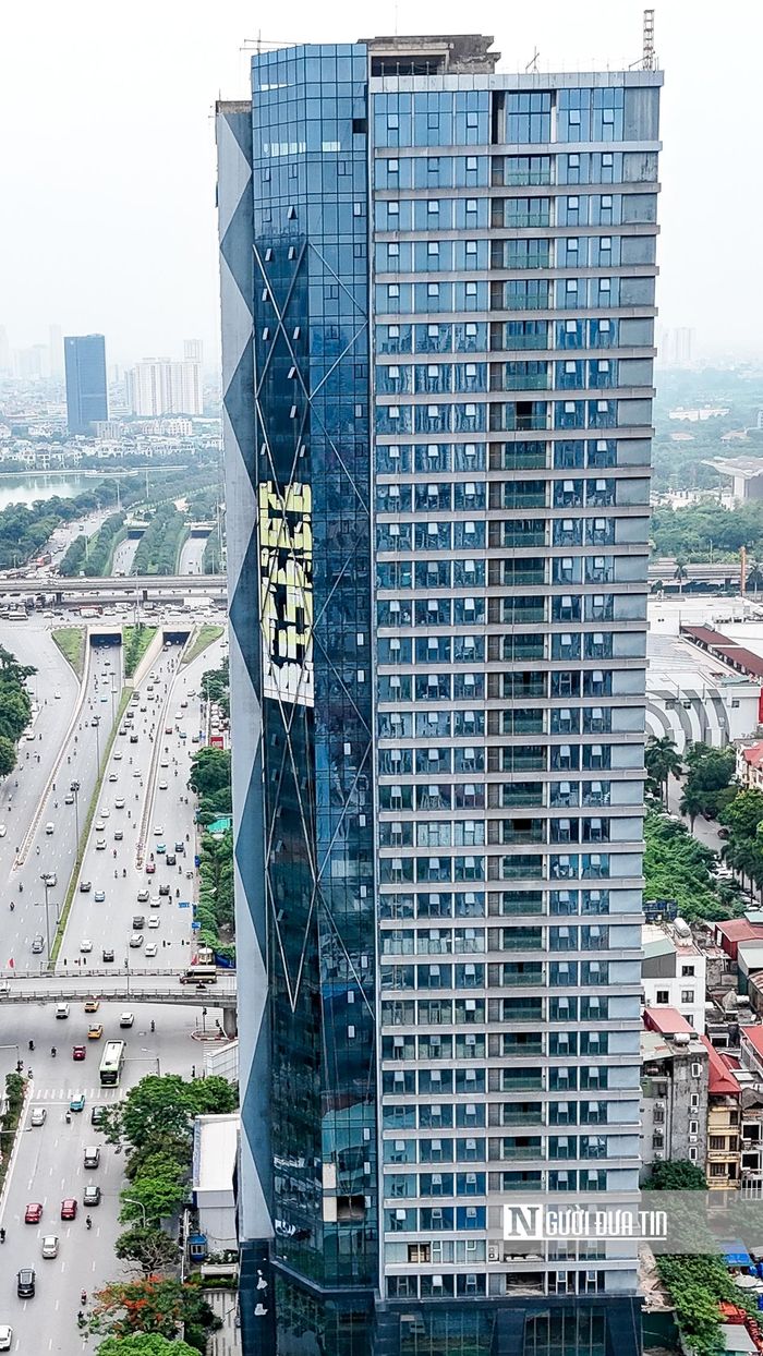 Về doanh nghiệp, Công ty Cổ phần Veracity được thành lập tháng 10/2017 với tiền thân là Công ty Cổ phần Khai khoáng Phương Minh Đăng, hoạt động chính trong lĩnh vực khai thác đá, cát, sỏi. Doanh nghiệp có vốn điều lệ ban đầu 20 tỷ đồng, sau đó tăng lên 290 tỷ đồng vào năm 2018 và mở rộng sang lĩnh vực bất động sản.