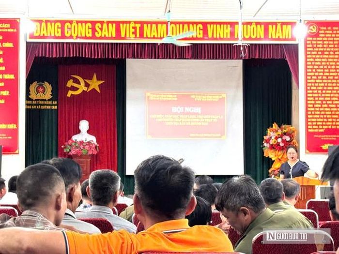 Hội nghị tư vấn pháp luật cho người chấp hành xong án phạt tù ở xã Quỳnh Tam.