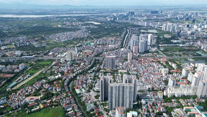 Sông Nhuệ trên địa bàn Hà Nội có chiều dài khoảng 61,5km, bắt đầu từ cống Liên Mạc đến địa phận xã Mỹ Đức, chảy qua 19 xã, phường.