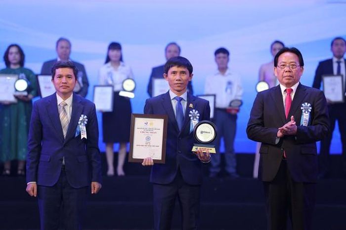CTCP Nước giải khát Sanest Khánh Hòa được xướng tên trong Top 10 Nhãn hiệu nổi tiếng Việt Nam 2026 tại lễ trao giải do Hội Sở hữu trí tuệ Việt Nam tổ chức.