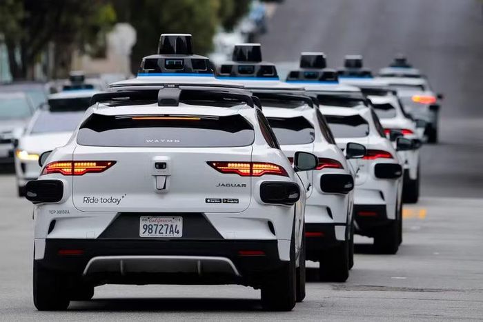 Taxi tự lái Waymo hoạt động trên đường phố San Francisco, Mỹ. Ảnh: Getty.