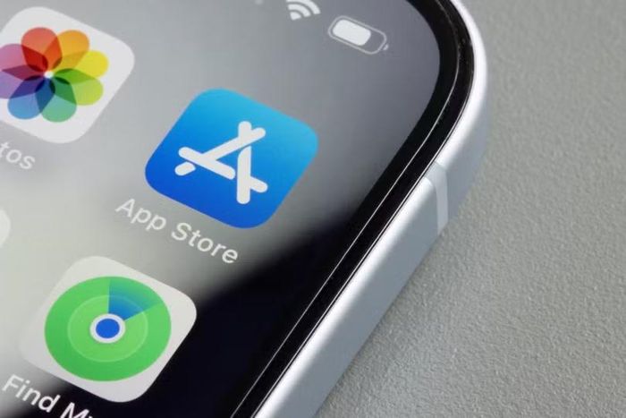 Biểu tượng kho ứng dụng App Store trên màn hình điện thoại. Ảnh: Shutterstock.