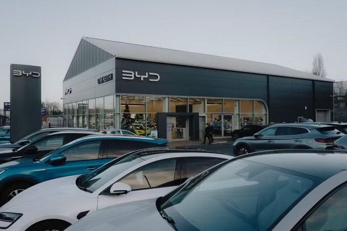 Một showroom của hãng BYD ở London. Ảnh: Reuters.