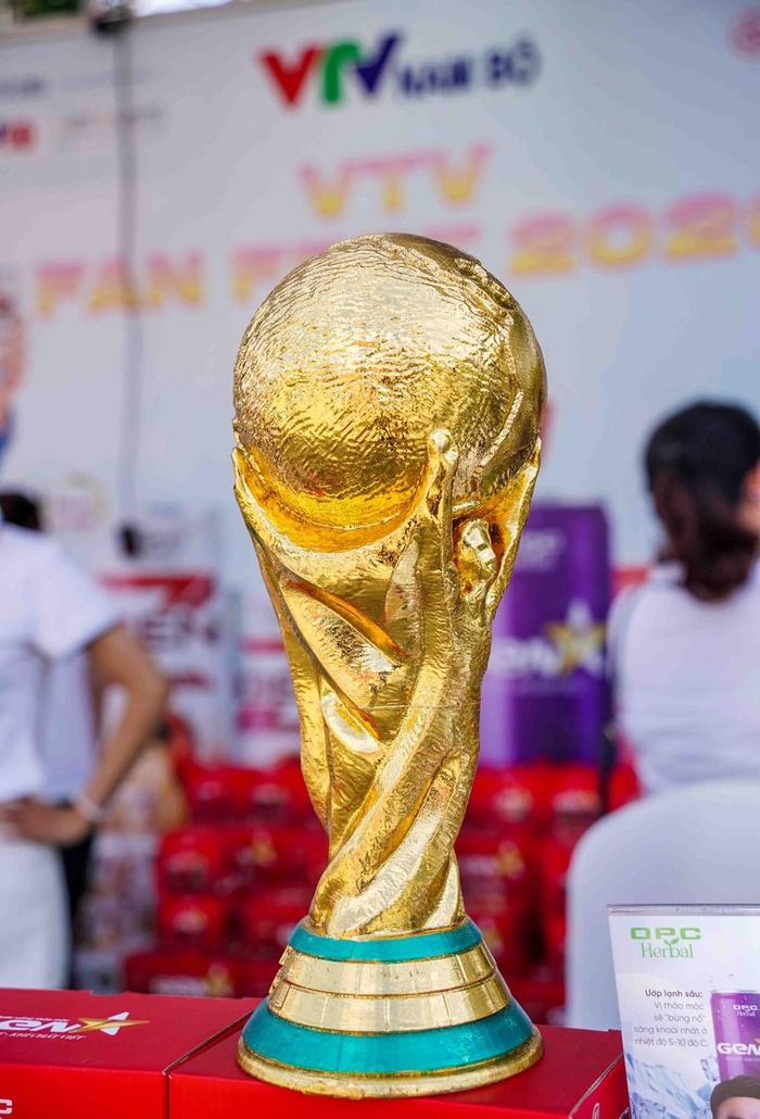 Mô hình cúp vô địch World Cup 2026 tại sự kiện