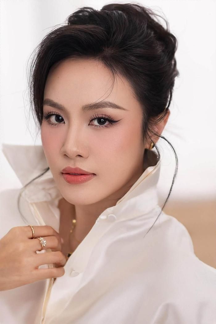 Á hậu Thủy Tiên gây chú ý với diện mạo mới đầy sang trọng. (Nguồn: FBNV)