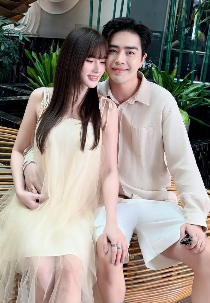 Thu Thủy chia sẻ khoảnh khắc hạnh phúc bên chồng.