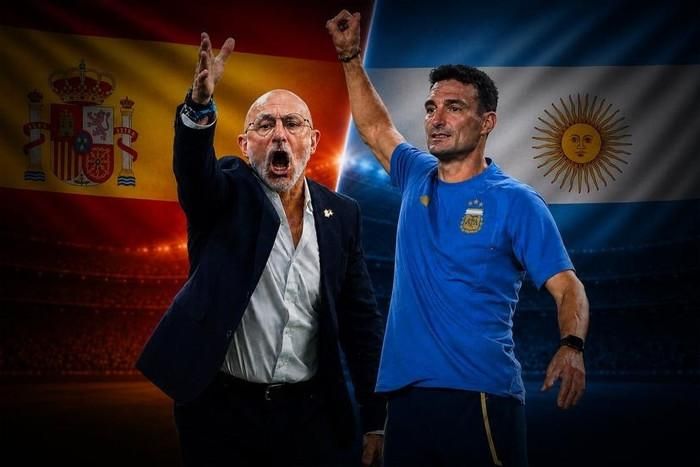 Bên cạnh Messi và Yamal, chung kết World Cup 2026 còn là màn đấu trí hấp dẫn giữa Luis de la Fuente với Scaloni. Ảnh: L'Equipe