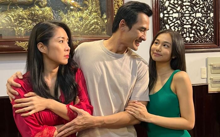 Ngân Hòa cho biết sự hỗ trợ của Lê Phương và Lương Thế Thành giúp cô tự tin hoàn thành vai phản diện đầu tiên trên màn ảnh nhỏ.