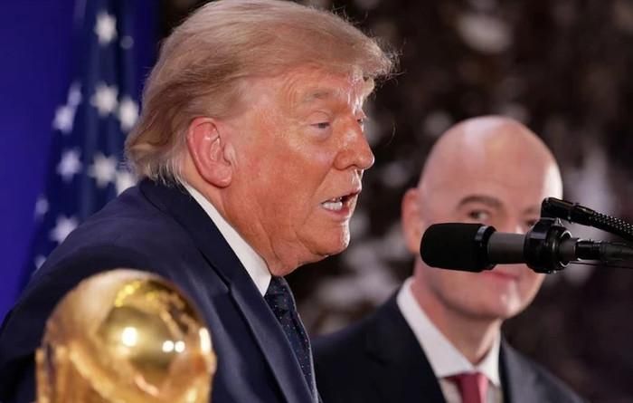 Tổng thống Donald Trump tại cuộc họp báo cùng Chủ tịch FIFA Gianni Infantino. Ảnh: Reuters
