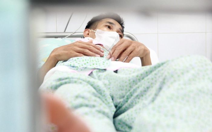 Người cha 50 tuổi ở Ninh Nình luôn động viên bản thân và vợ phải cố gắng để lo cho 2 con