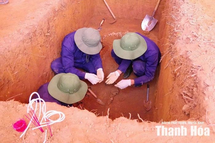 Đội quy tập thực hiện công tác tìm kiếm hài cốt liệt sĩ tại Lào.
