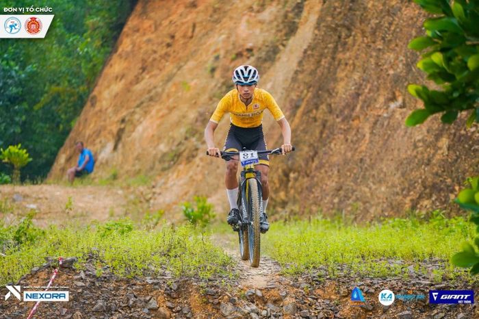 Các tay đua xứ Thanh khởi đầu giải đấu ấn tượng với ngôi nhì toàn đoàn ở nội dung đường trường. Ảnh: VCF