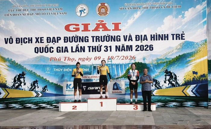 Các tay đua nữ lứa tuổi 17-18 của Thanh Hóa (áo vàng) thi đấu ấn tượng ở mùa giải năm nay. Ảnh: VCF