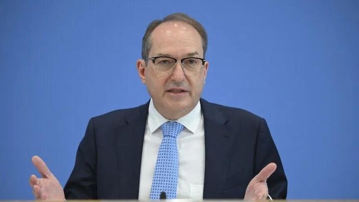 Bộ trưởng Nội vụ Đức Alexander Dobrindt đã nâng mức cảnh báo an ninh của nước này. Ảnh: Aa.