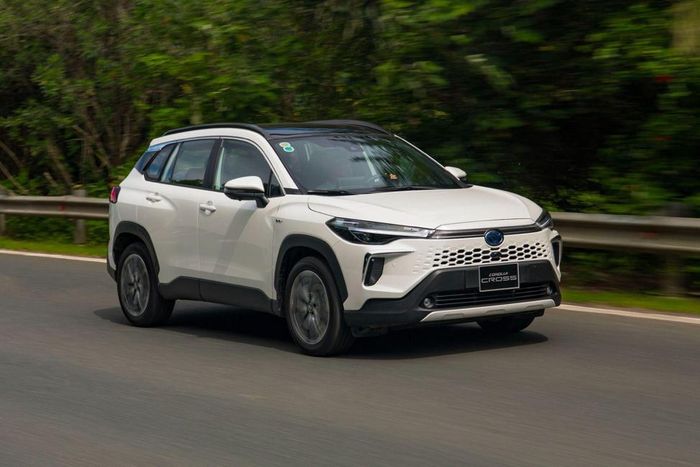 Toyota tiếp tục khẳng định vai trò thủ lĩnh thị trường khi sở hữu danh mục xe hybrid phổ thông phong phú nhất sáu sản phẩm. Trong đó, 5 mẫu dẫn đầu đều là xe Nhật.