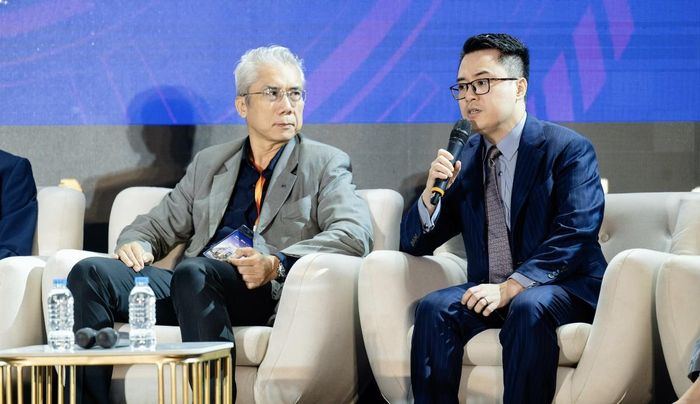 Ông Tô Trần Hòa, Phó Trưởng ban Thường trực Ban Quản lý thị trường giao dịch tài sản mã hóa, Ủy ban Chứng khoán Nhà nước (Bên phải). Ảnh:BTC.
