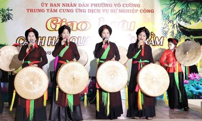 Chương trình giao lưu "Canh hát quan họ đêm Rằm" được tổ chức hằng quý với sự tham gia của các câu lạc bộ quan họ trên địa bàn phường Võ Cường.