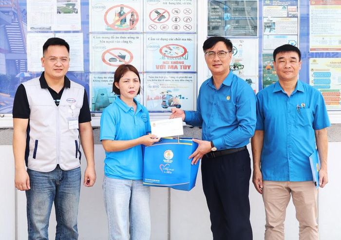  Công đoàn các cấp thường xuyên chăm lo đời sống cho đoàn viên. 