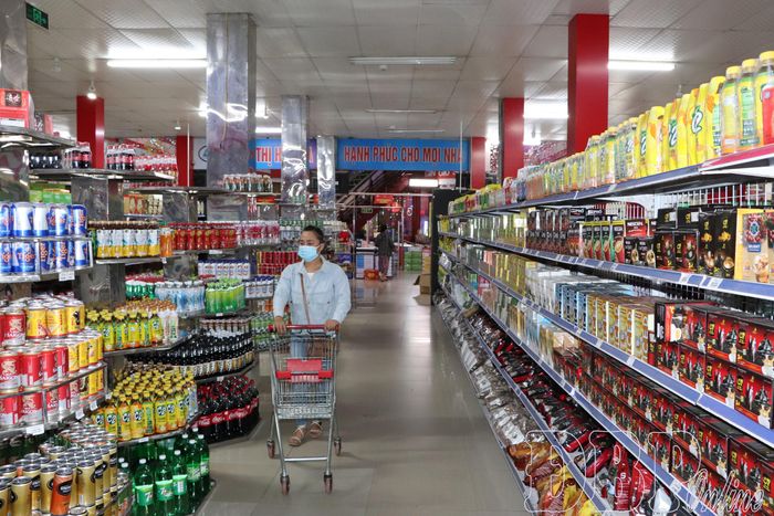 Hiện Siêu thị Hoa Ba có hơn 30.000 mặt hàng các loại.