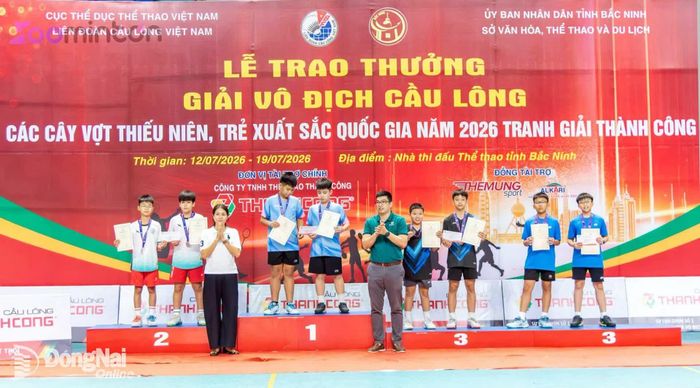 Đôi vận động viên Dương Quang Bảo - Phạm Quang An (Đồng Nai) giành huy chương vàng đôi nam U.13. Ảnh: ĐVCC