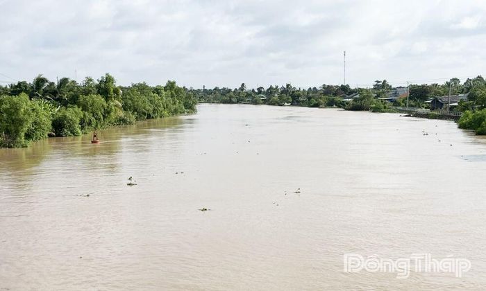Bé trai 7 tuổi nghi tắm sông Trà Lọt rồi bị nước cuốn trôi mất tích. Ai tìm bé báo cho công an qua số điện thoại: 02733.824.231.