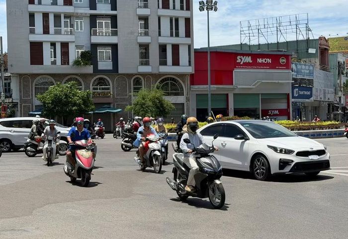 Dự báo khu vực Quy Nhơn tiếp tục nắng nóng đến 38 độ C trong ngày 19-7. Ảnh: Phương Vi