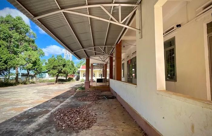  Trụ sở UBND xã Diên Phú cũ (nay thuộc phường Diên Hồng) vẫn còn bỏ trống. Ảnh: Minh Phương 