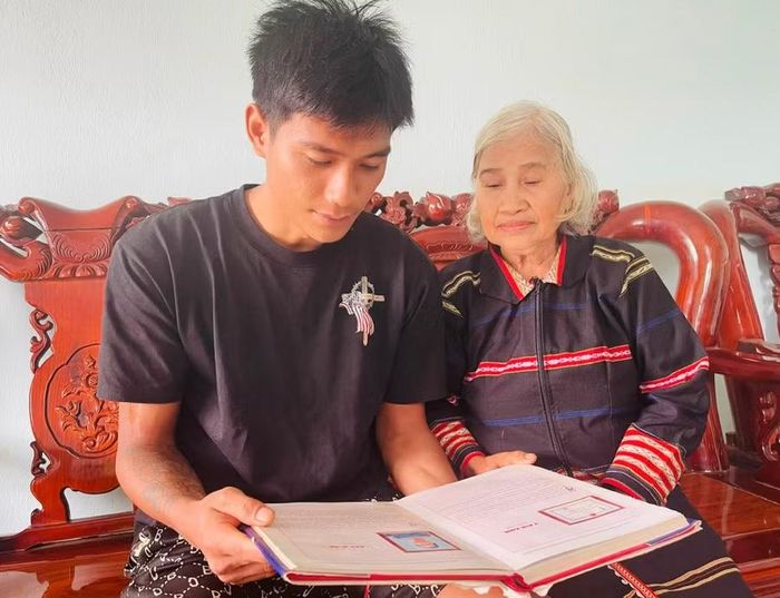 Anh Kpă Hồng (cháu ngoại của nữ Anh hùng Kpă Ó) vừa hoàn thành nghĩa vụ quân sự, tiếp nối truyền thống yêu nước của gia đình. Ảnh: P.D