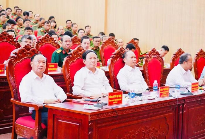 Các đại biểu dự buổi làm việc. Ảnh: N.H
