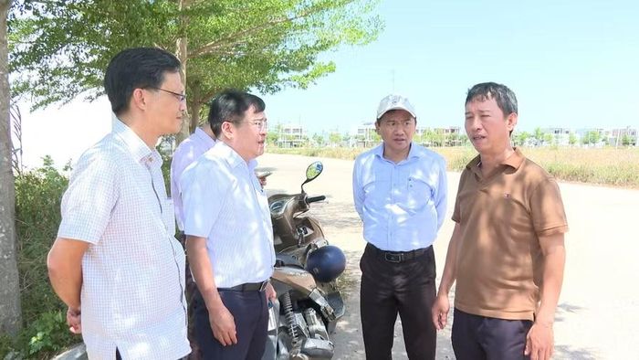 Tổ công tác kiểm tra tiến độ triển khai dự án Khu đô thị Bắc Bằng Châu (phường An Nhơn). Ảnh: Nhật Trường
