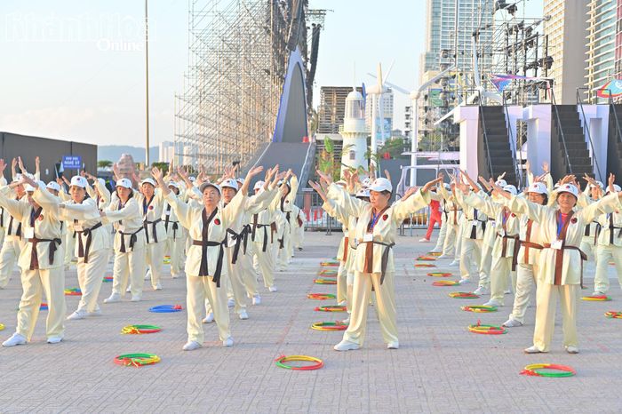 Biểu diễn bài thể dục 11 động tác