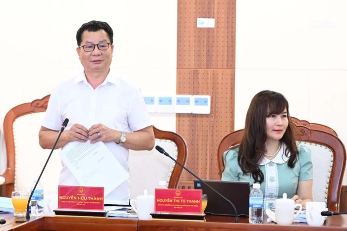 Thành viên đoàn công tác phát biểu góp ý.