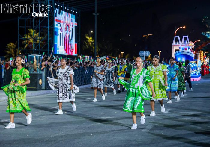 Đoàn nghệ thuật Vanuatu tham gia Lễ hội Carnival - Diễu hành xe hoa.